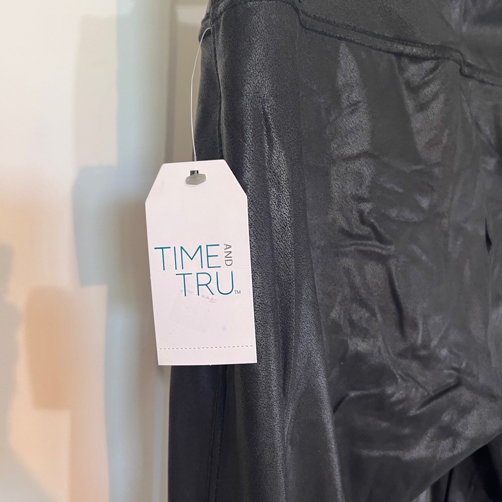 Time and Tru Black High-Waisted Faux Leather Leggings - Picture 4 of 5